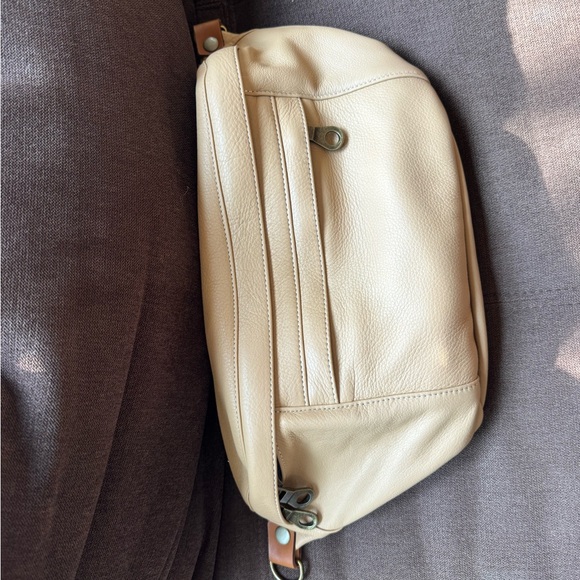 Parker Thatch Cross Your Heart Sling - Butterscotch New without tags. - Picture 3 of 7